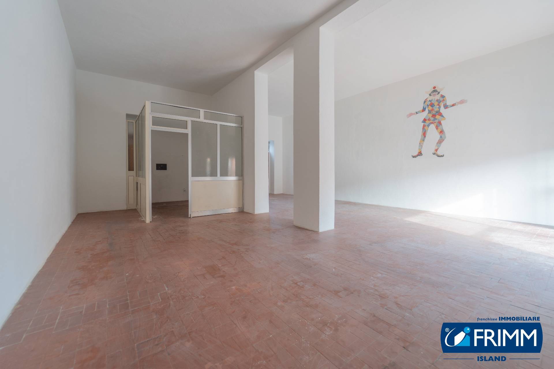 Locale commerciale in vendita a Olbia, San Nicola