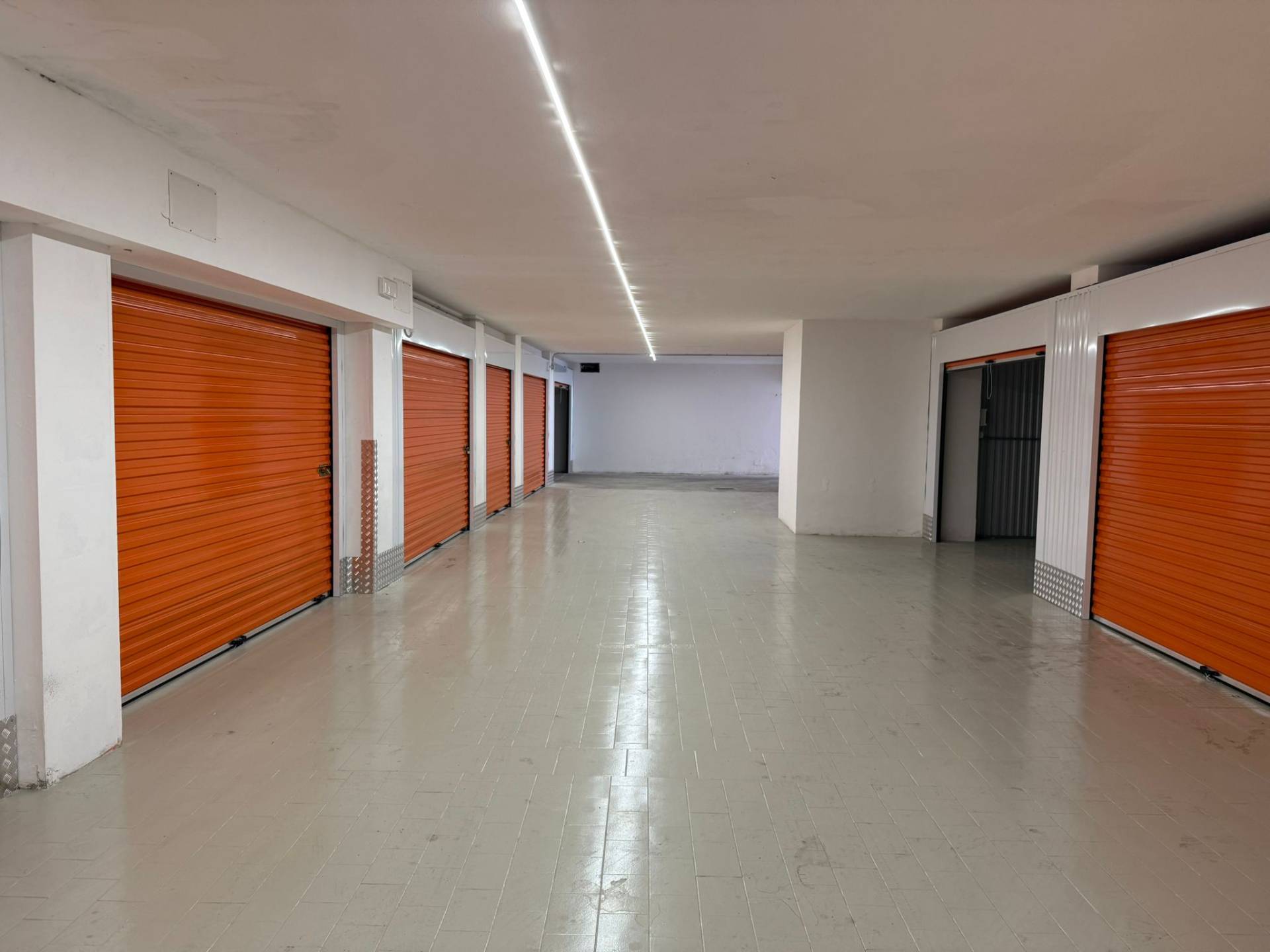 Box o garage in vendita a Olbia, Centro