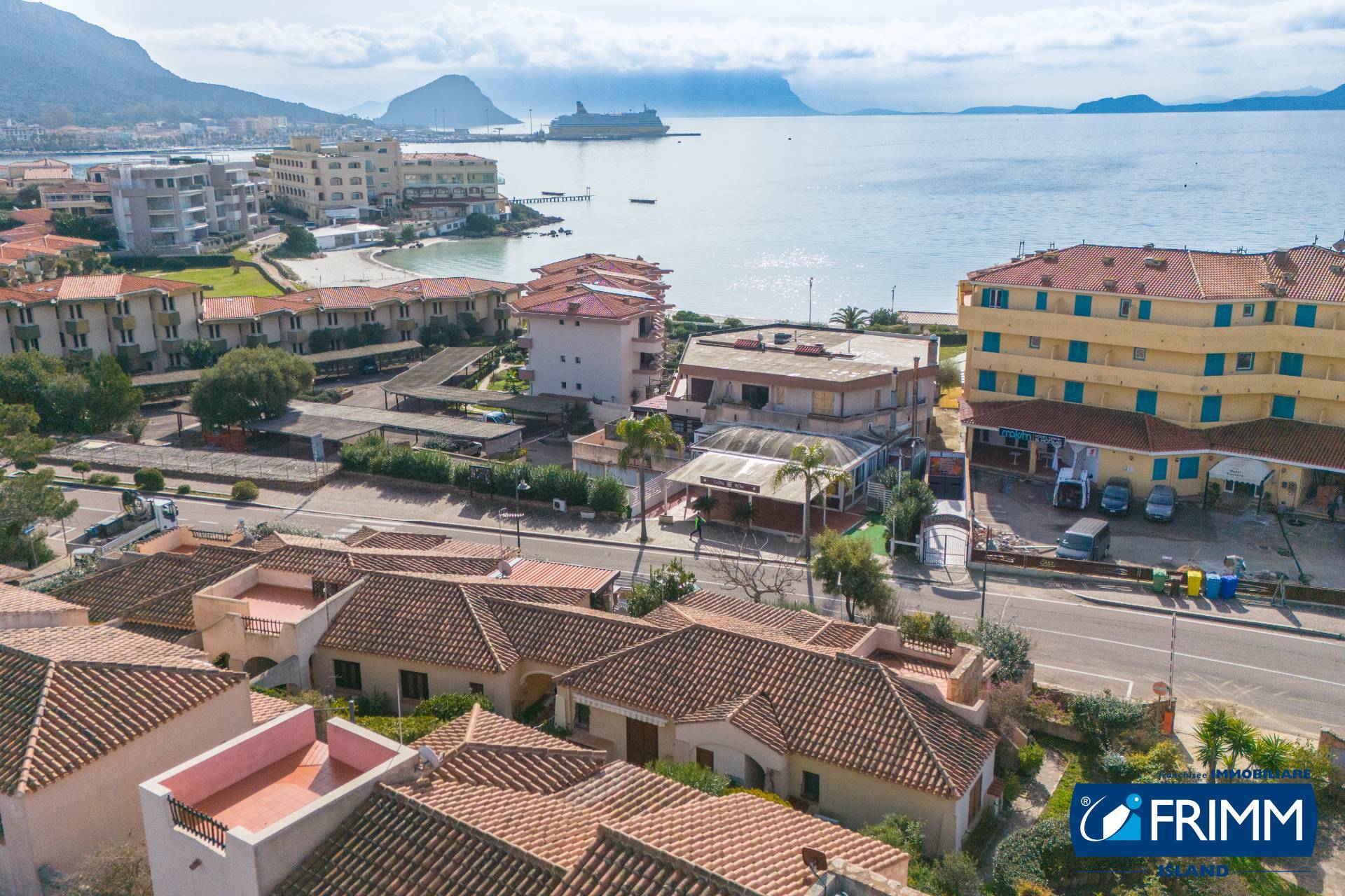 Locale commerciale in vendita a Golfo Aranci