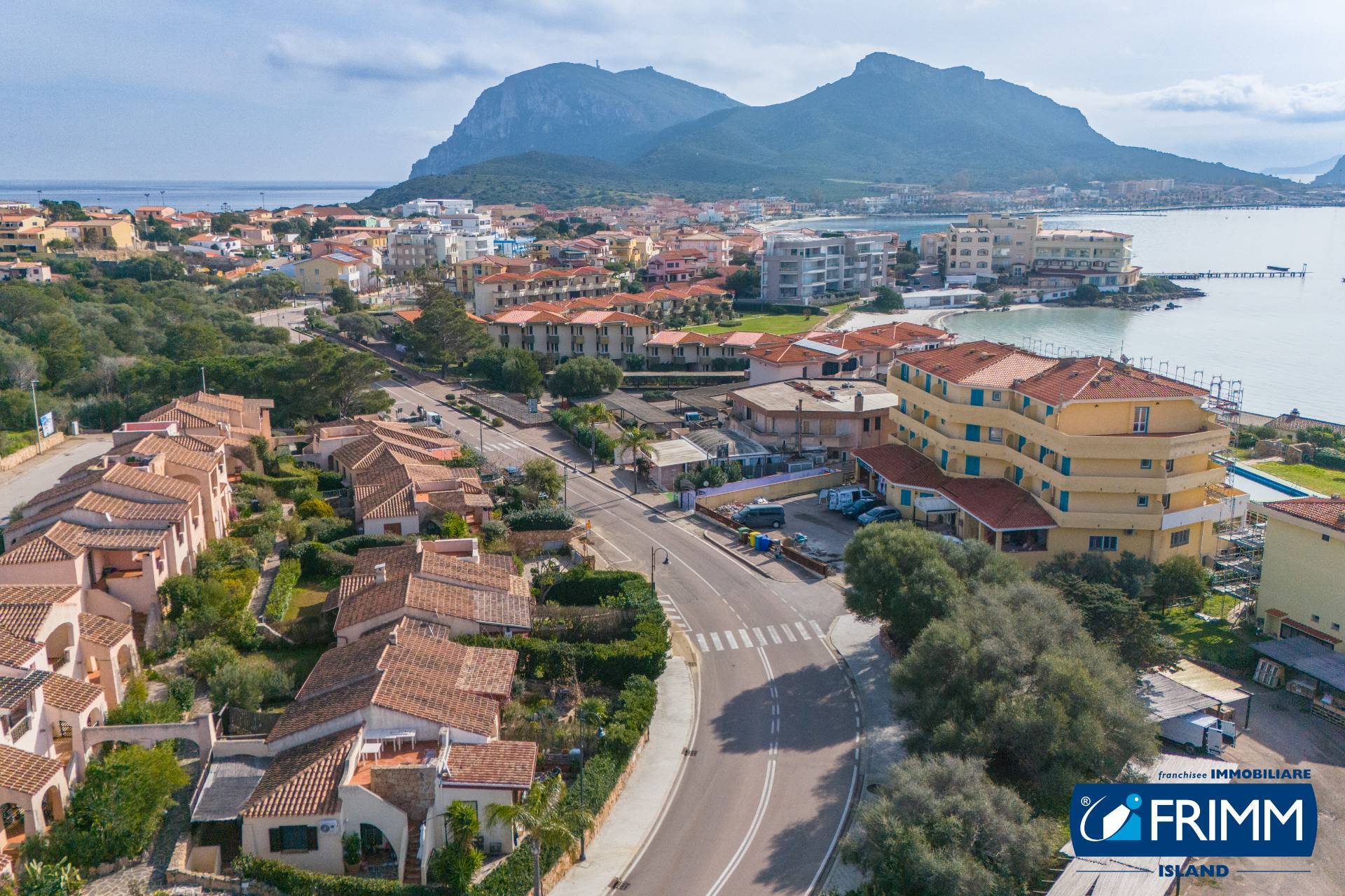 Locale commerciale in vendita a Golfo Aranci