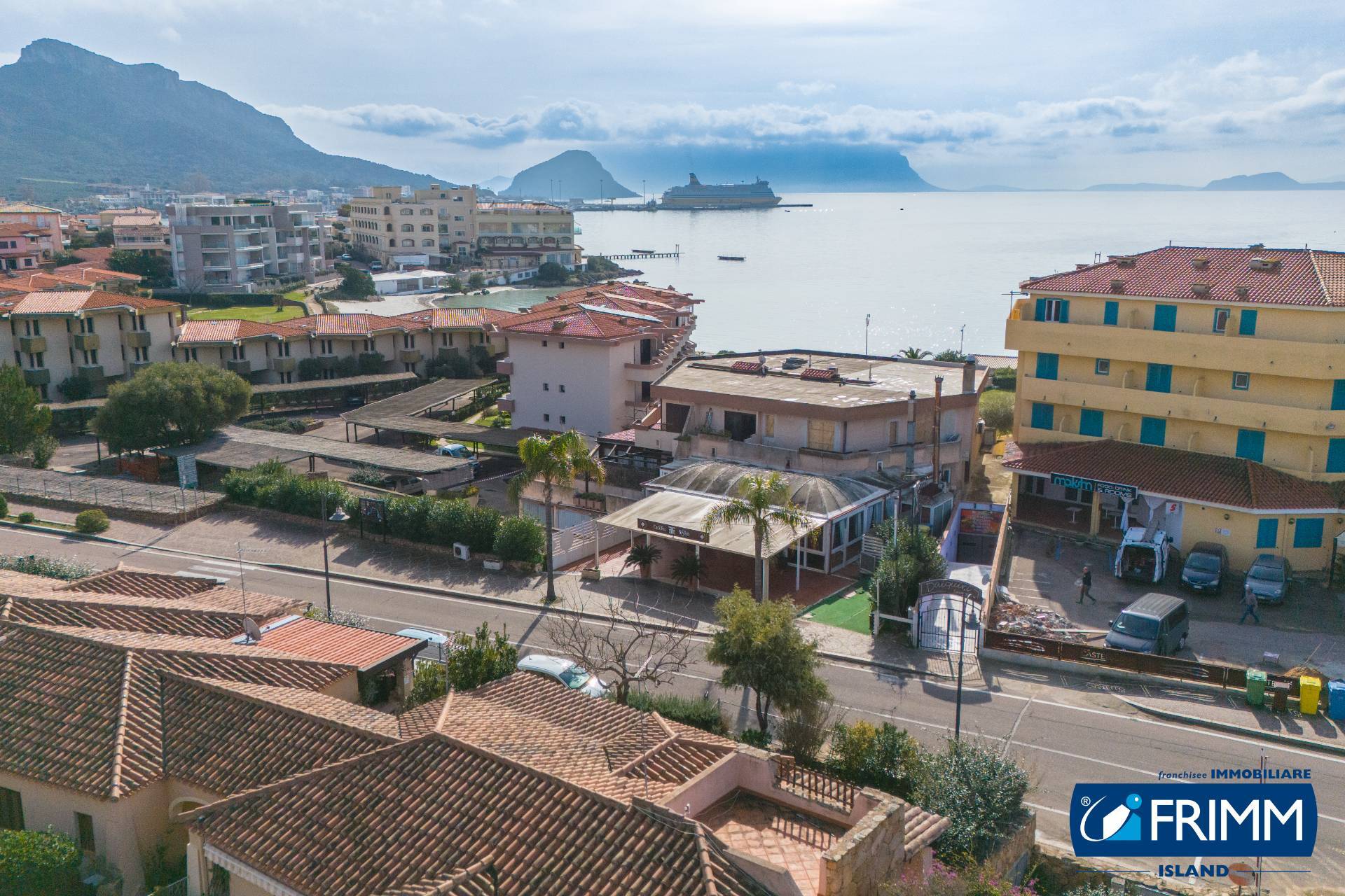 Locale commerciale in vendita a Golfo Aranci