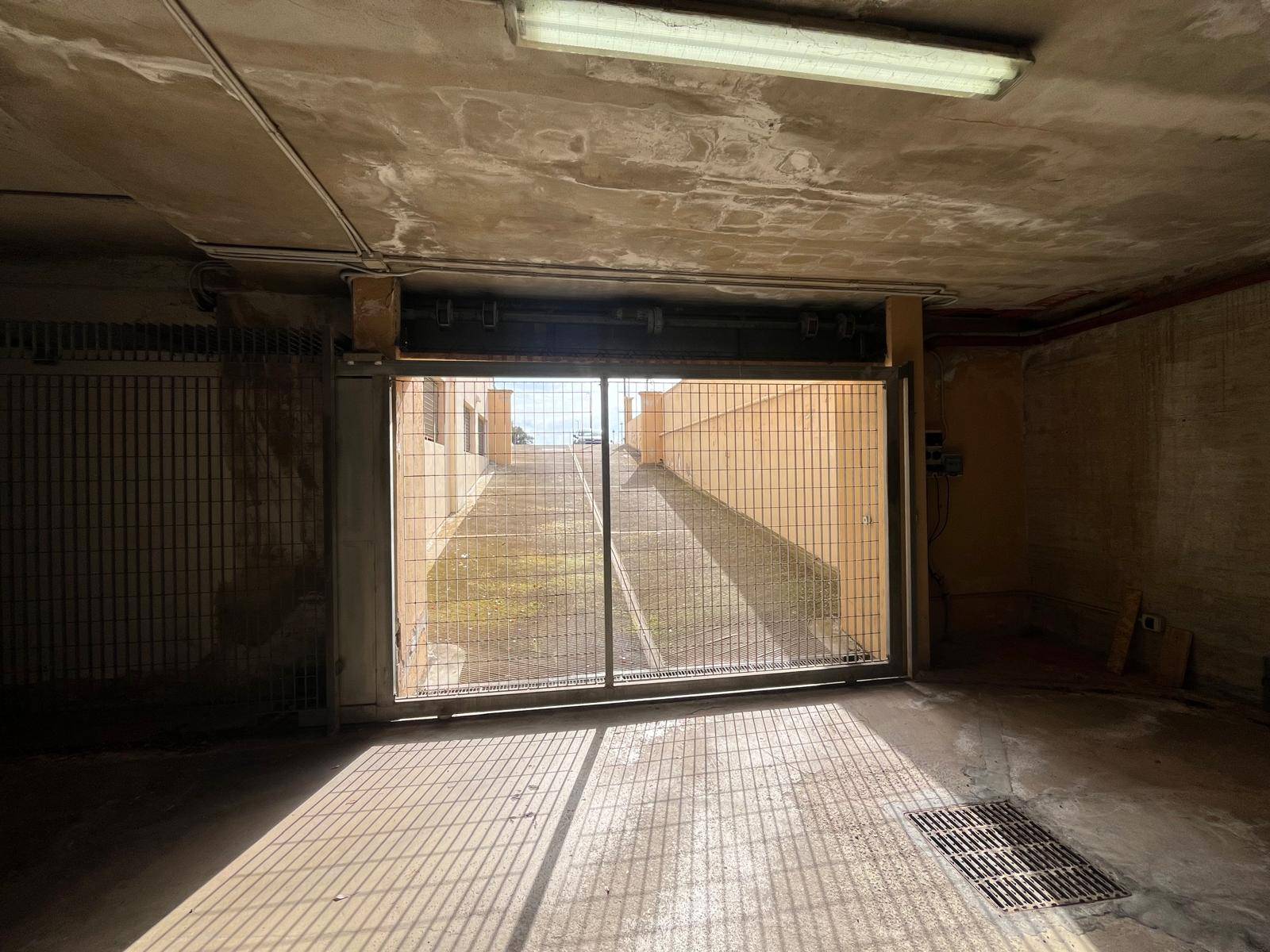 Magazzino in vendita a Olbia, Zona Via Veronese