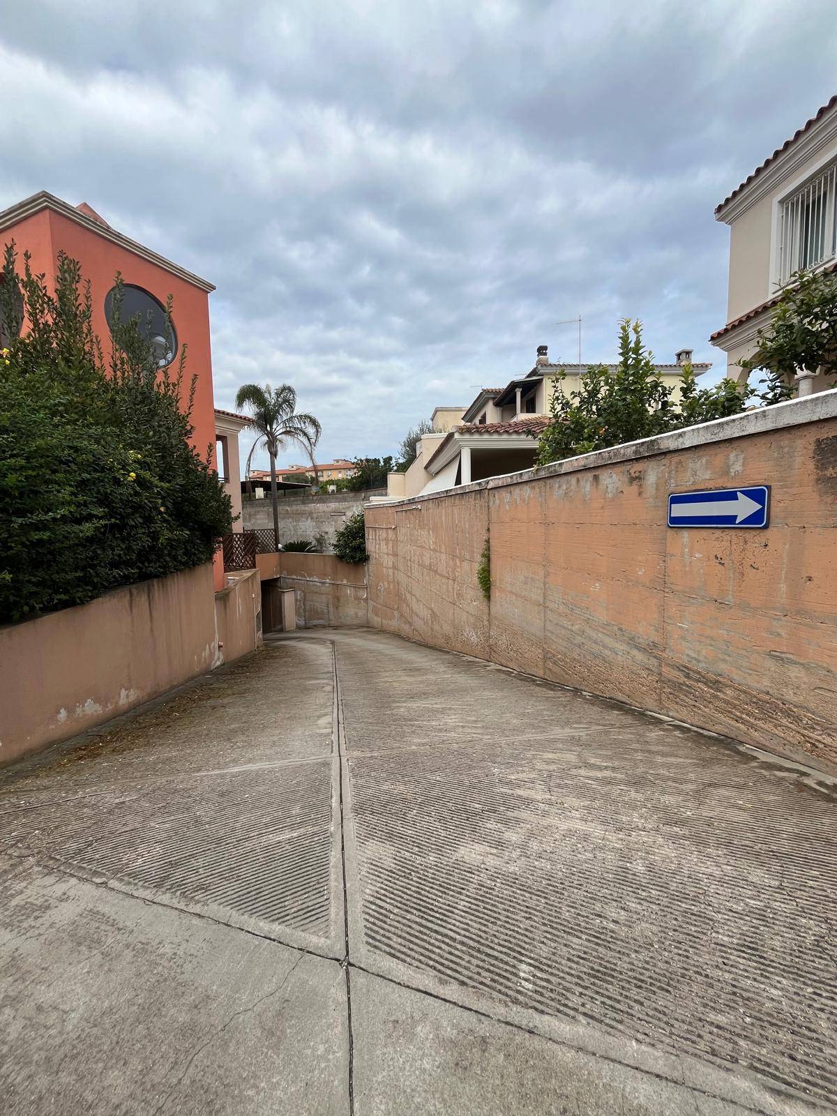 Magazzino in vendita a Olbia, Zona Via Veronese