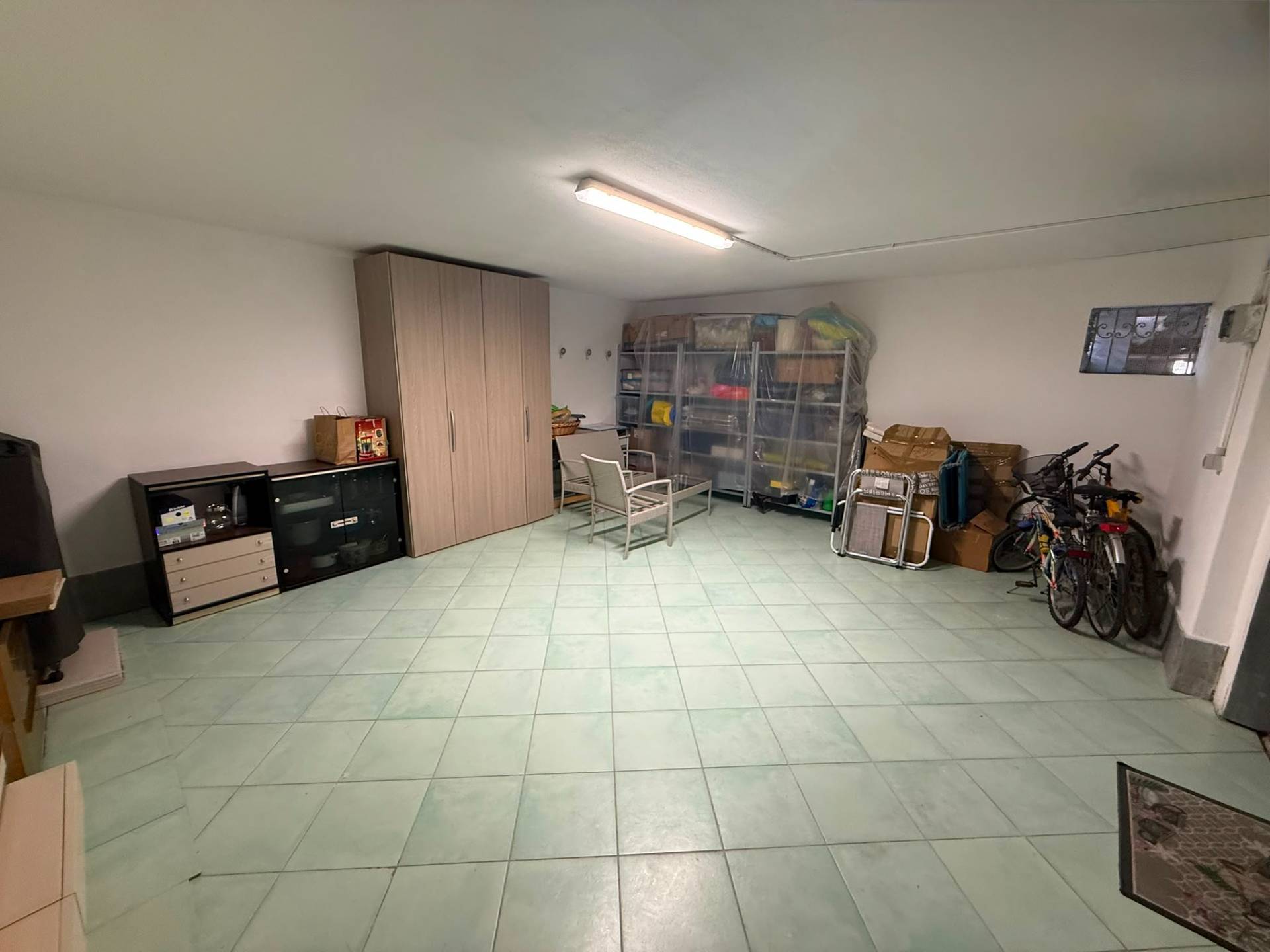 Magazzino in vendita a Olbia, Centro
