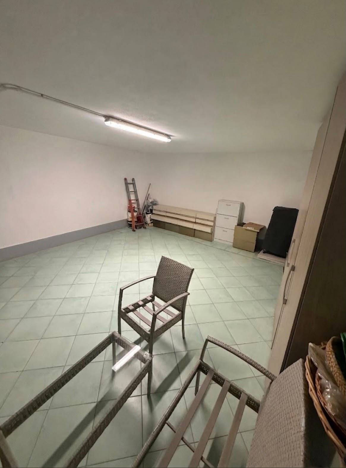 Magazzino in vendita a Olbia, Centro