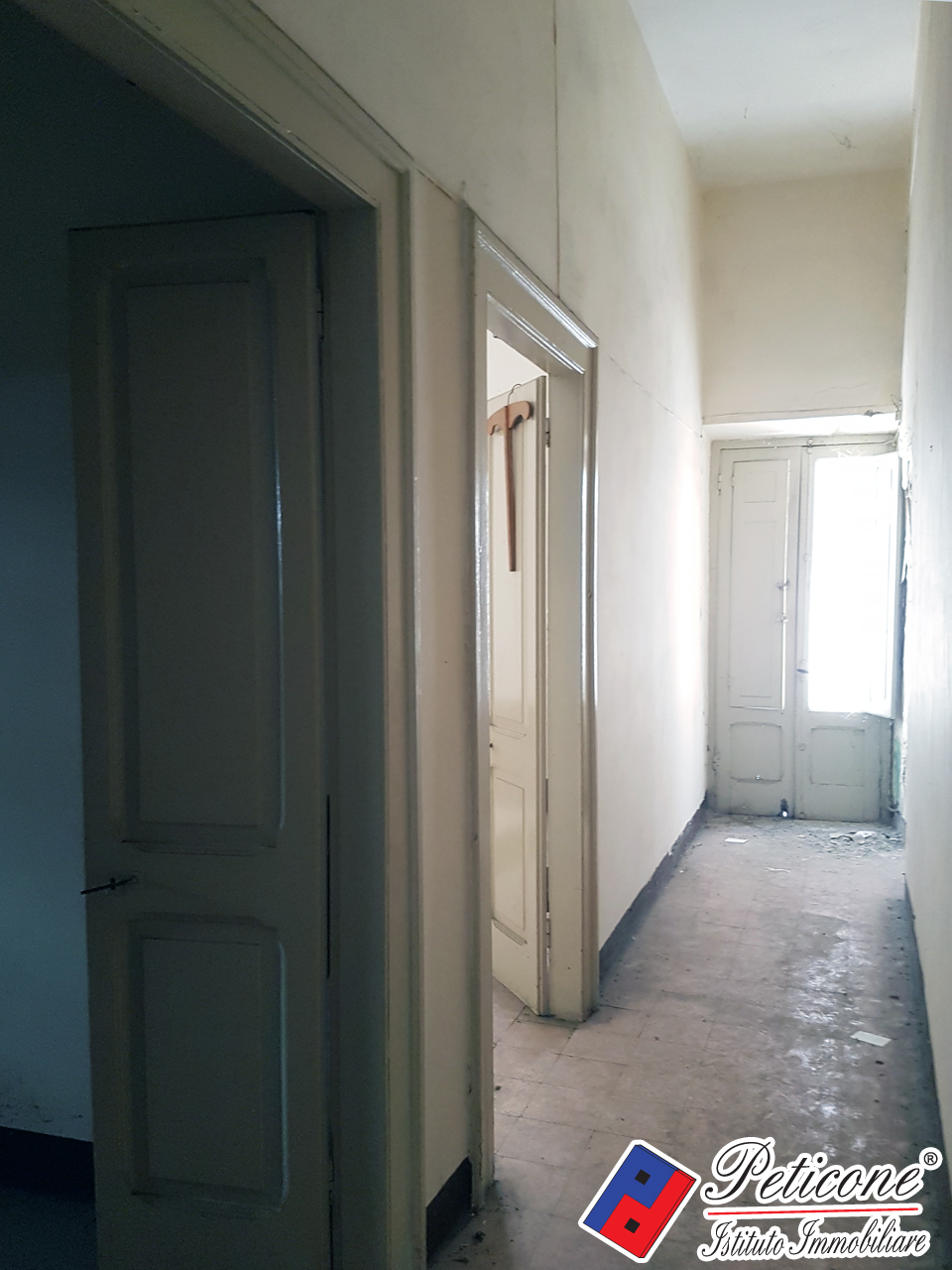 Stabile-Palazzo in vendita a Fondi, Centro storico