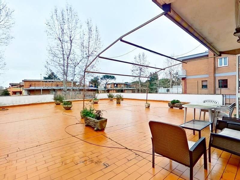 Trilocale con terrazzo a Roma