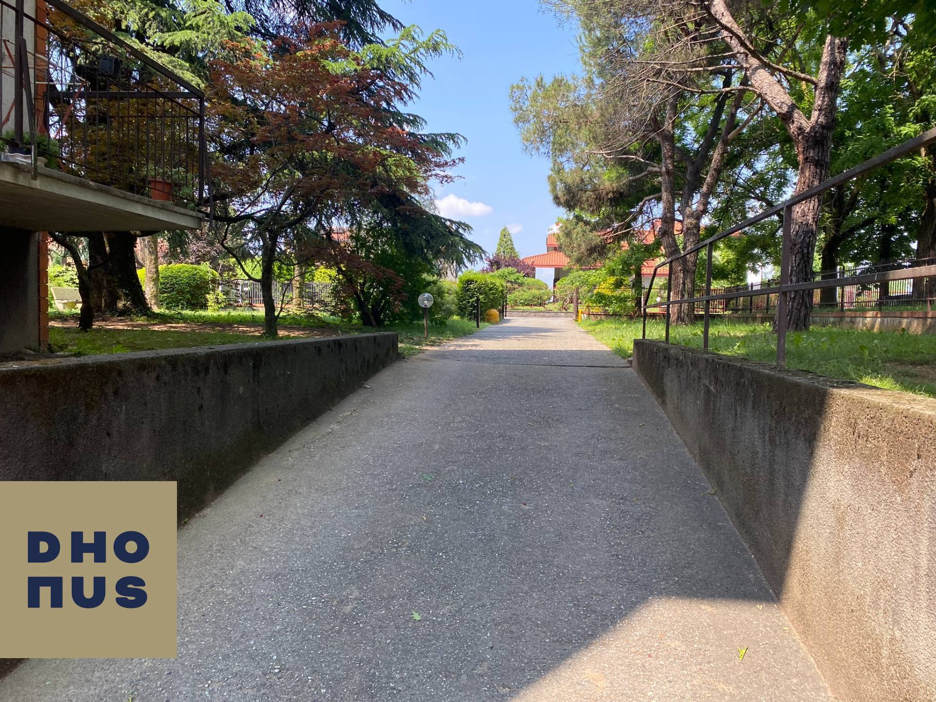 Box o garage in vendita a Curno