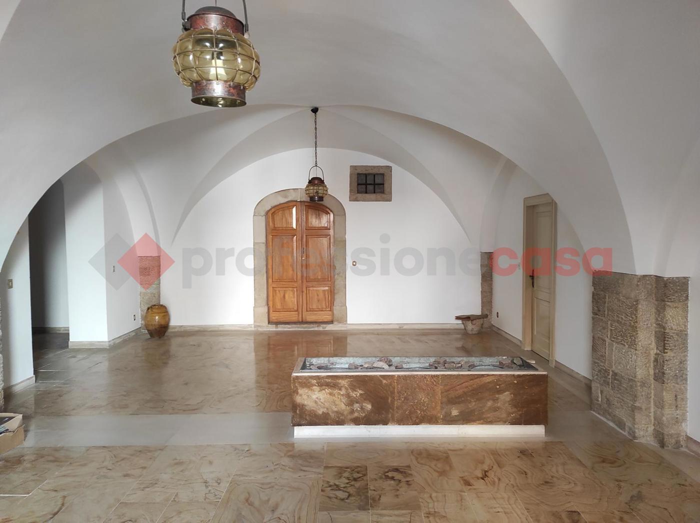 Stabile/Palazzo in vendita a Palata