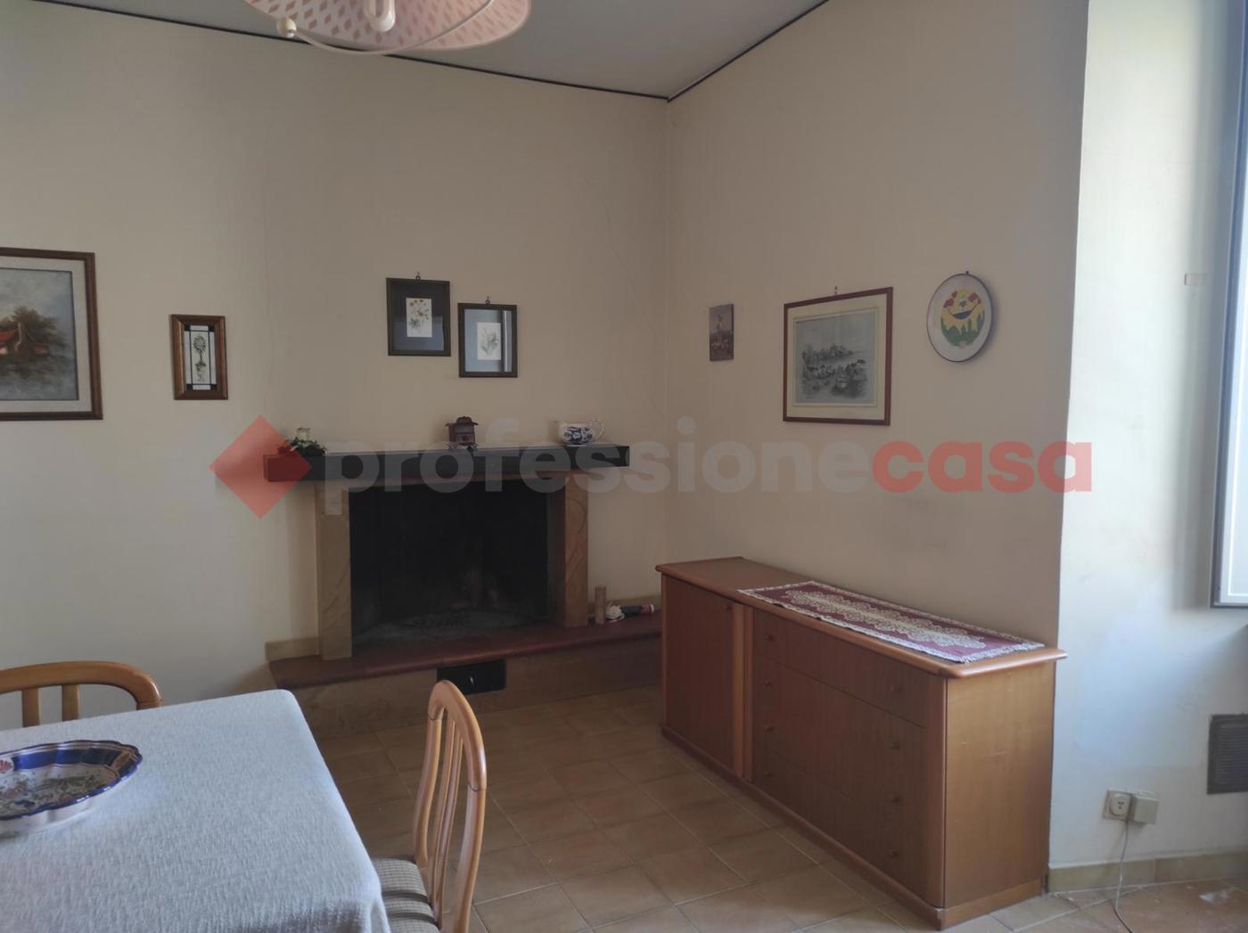 Stabile/Palazzo in vendita a Palata