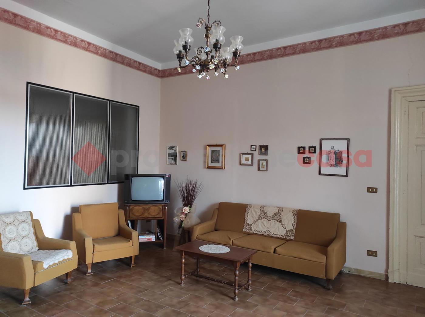 Stabile/Palazzo in vendita a Palata