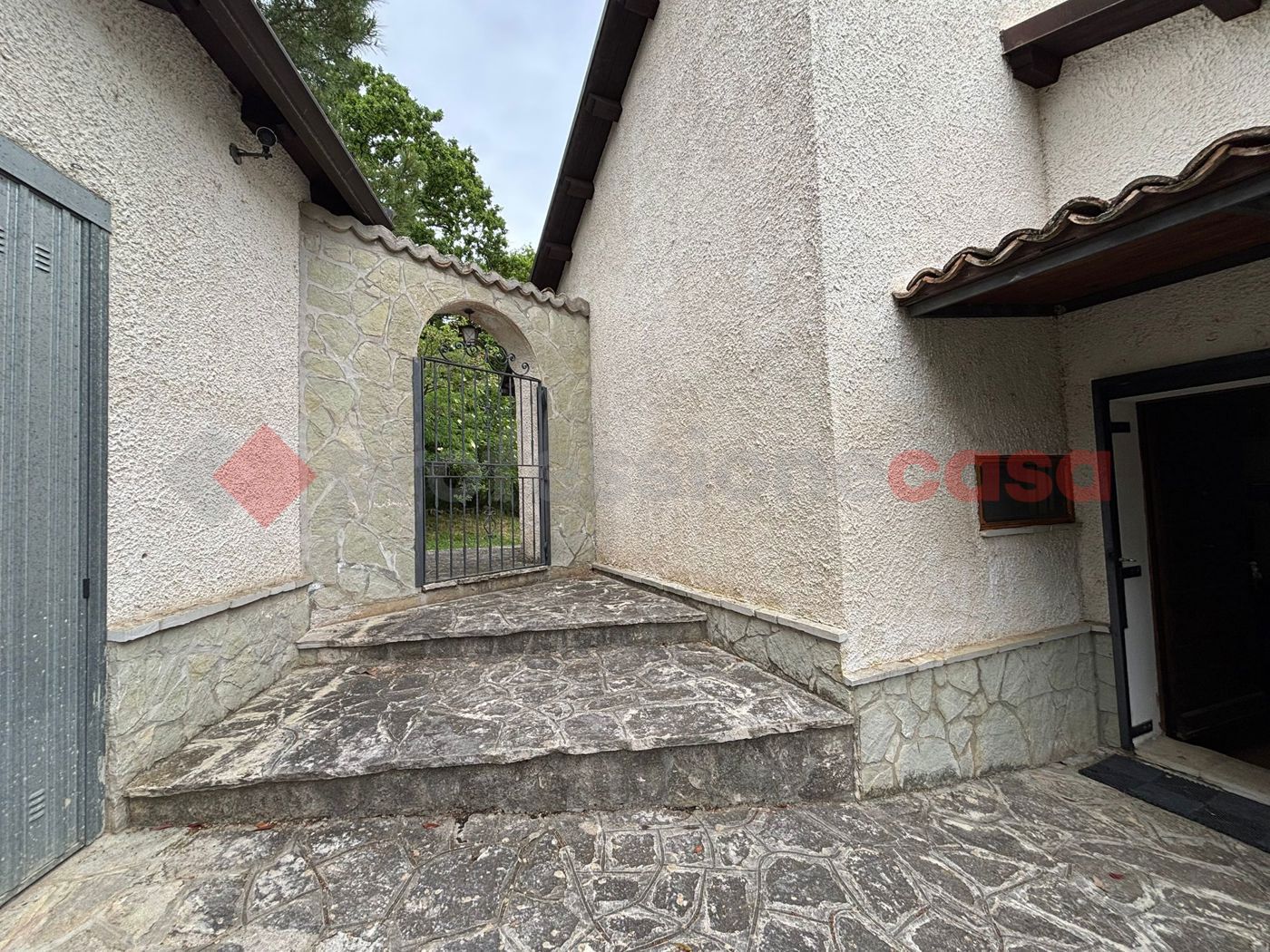 Rustico con giardino a Jelsi