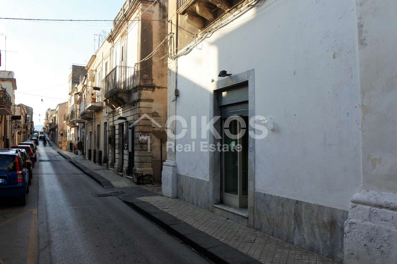 Locale commerciale in vendita a Noto