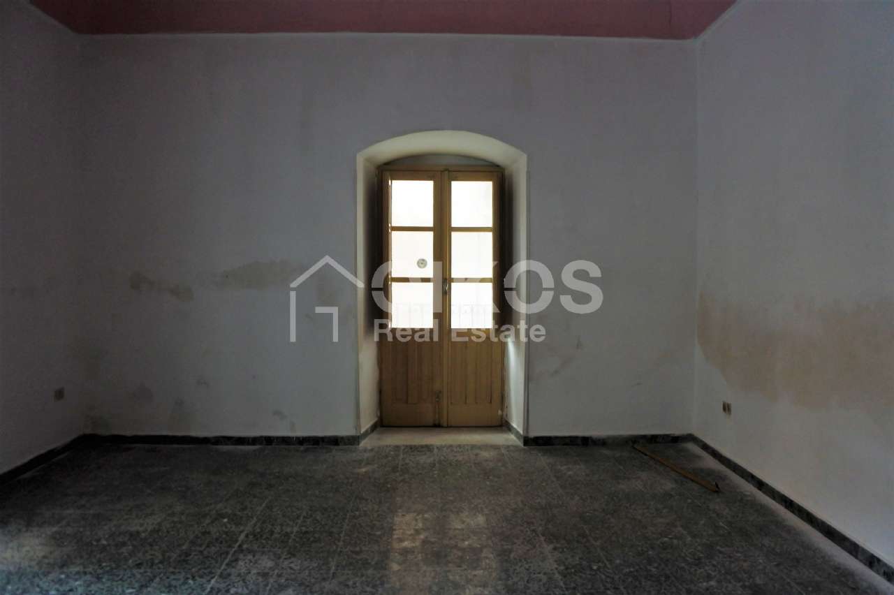 Locale commerciale in vendita a Noto