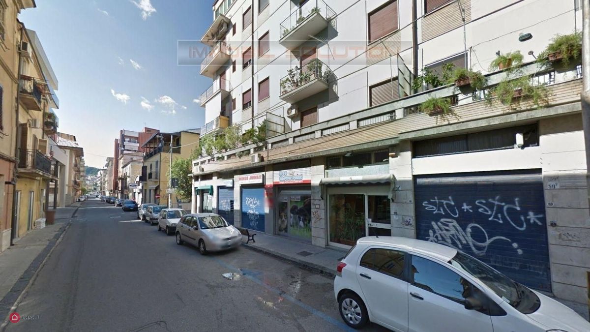 Locale commerciale in affitto a Cosenza