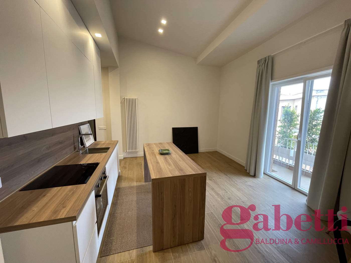 Attico arredato in affitto a Roma