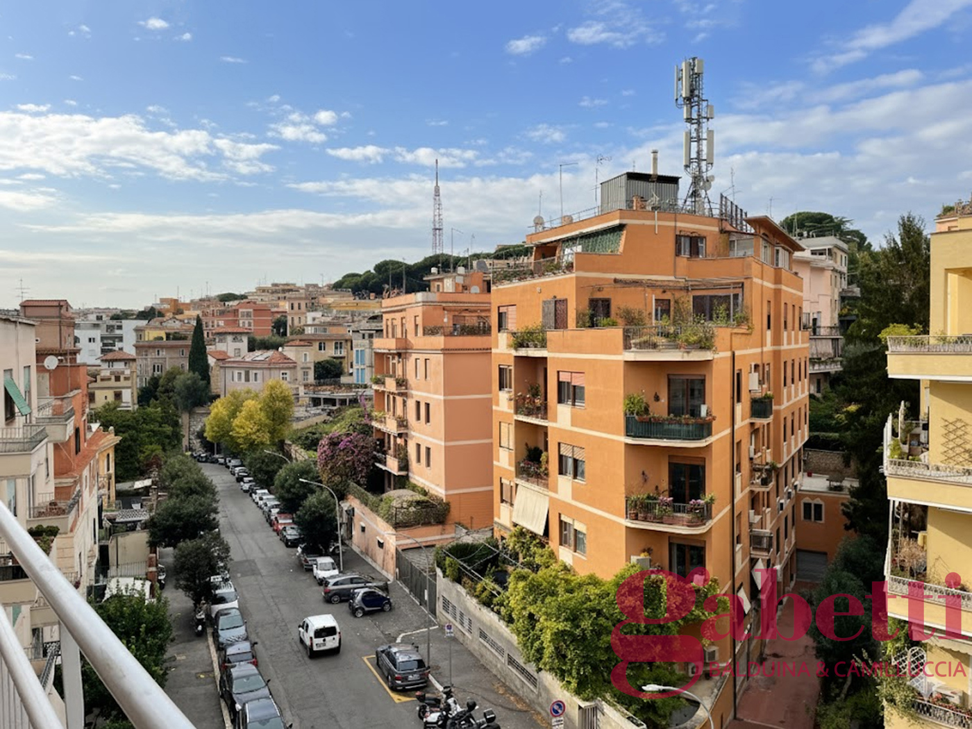 Attico arredato in affitto a Roma