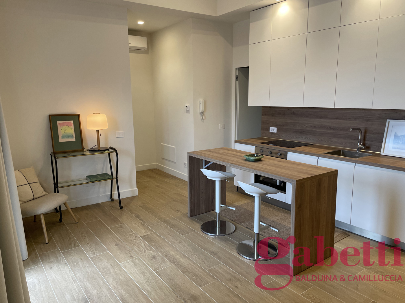 Attico arredato in affitto a Roma