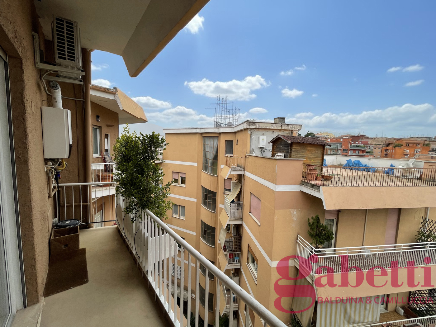 Attico arredato in affitto a Roma