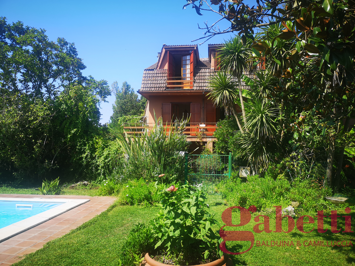 Villa Bifamiliare con giardino a Formello