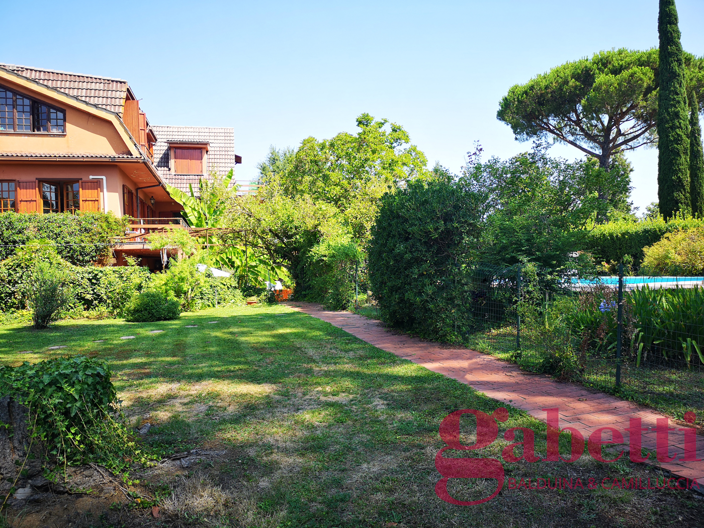 Villa Bifamiliare con giardino a Formello