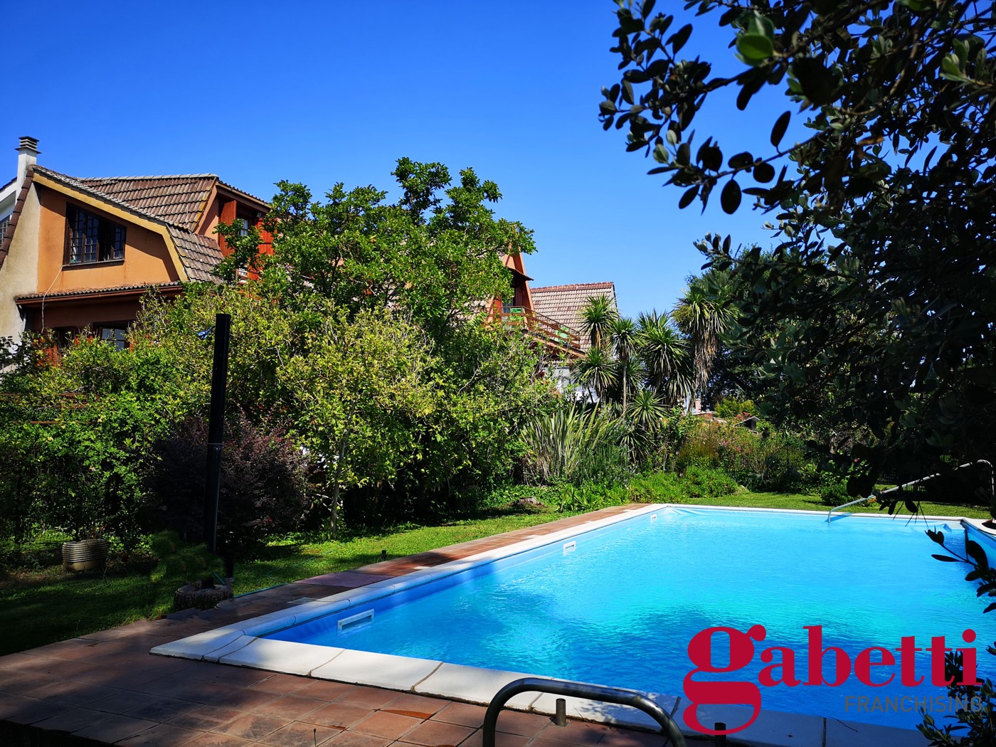 Villa Bifamiliare con giardino a Formello