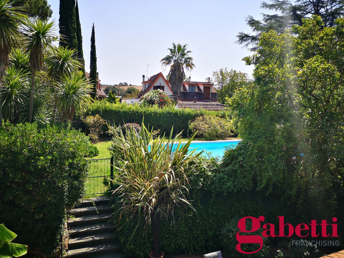 Villa Bifamiliare con giardino a Formello
