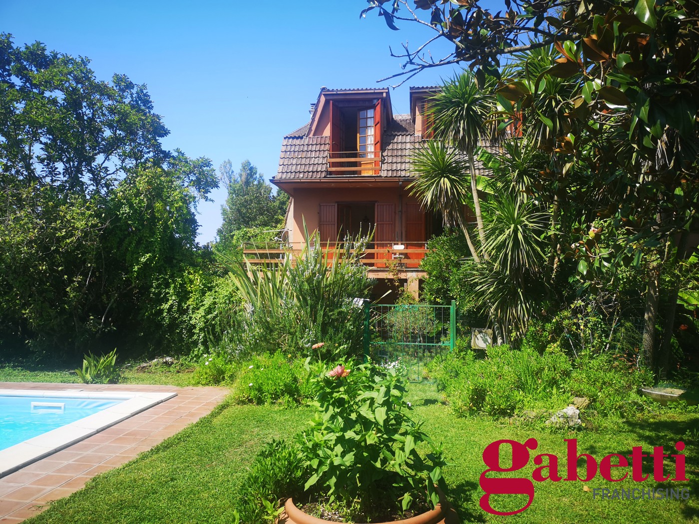 Villa Bifamiliare con giardino a Formello