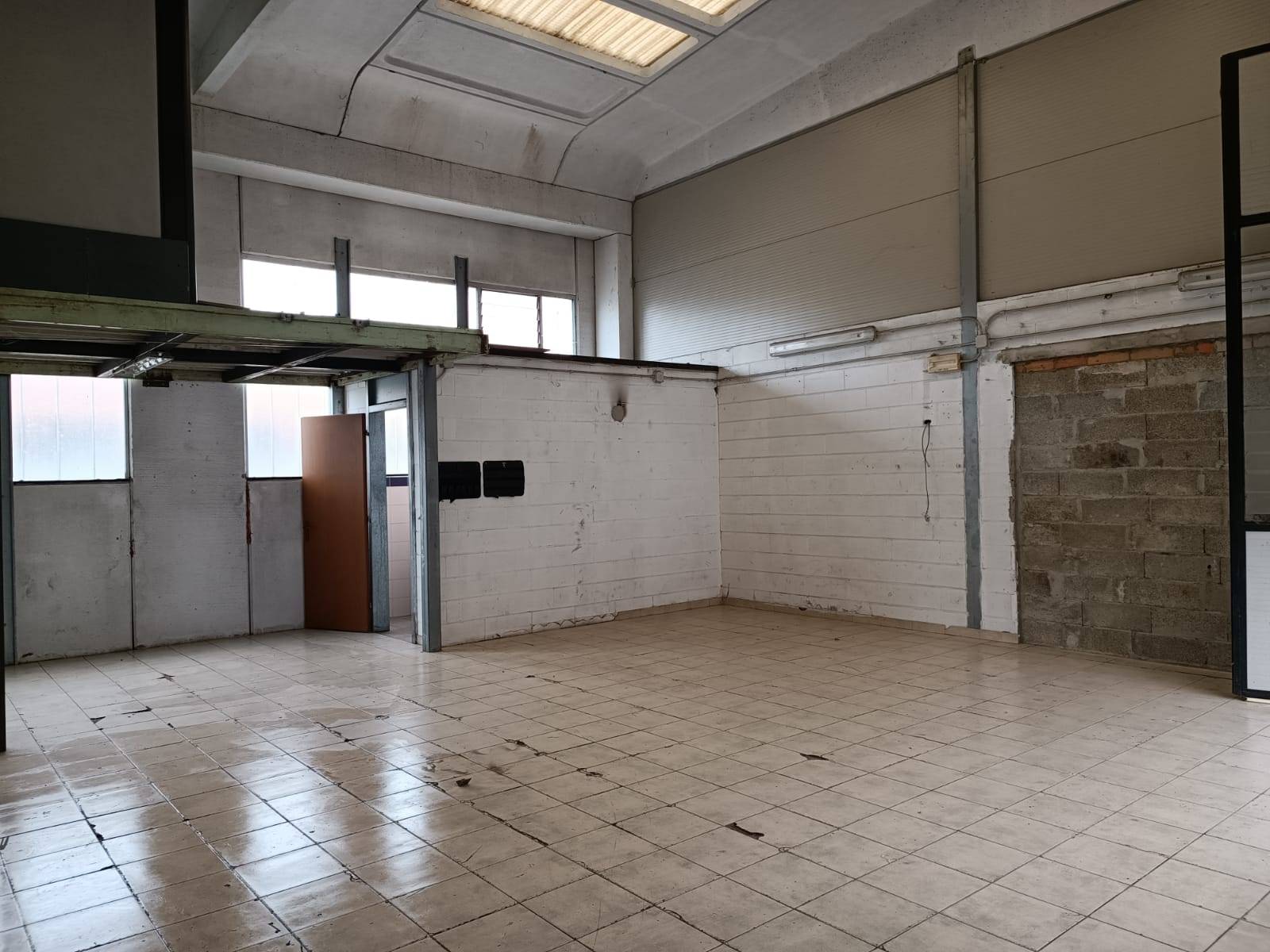 Capannone in vendita a Pieve Emanuele