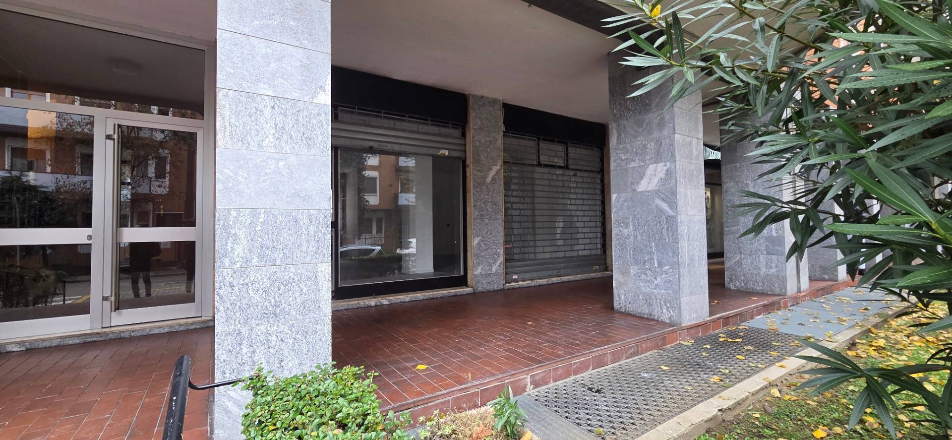 Locale commerciale in affitto a Opera