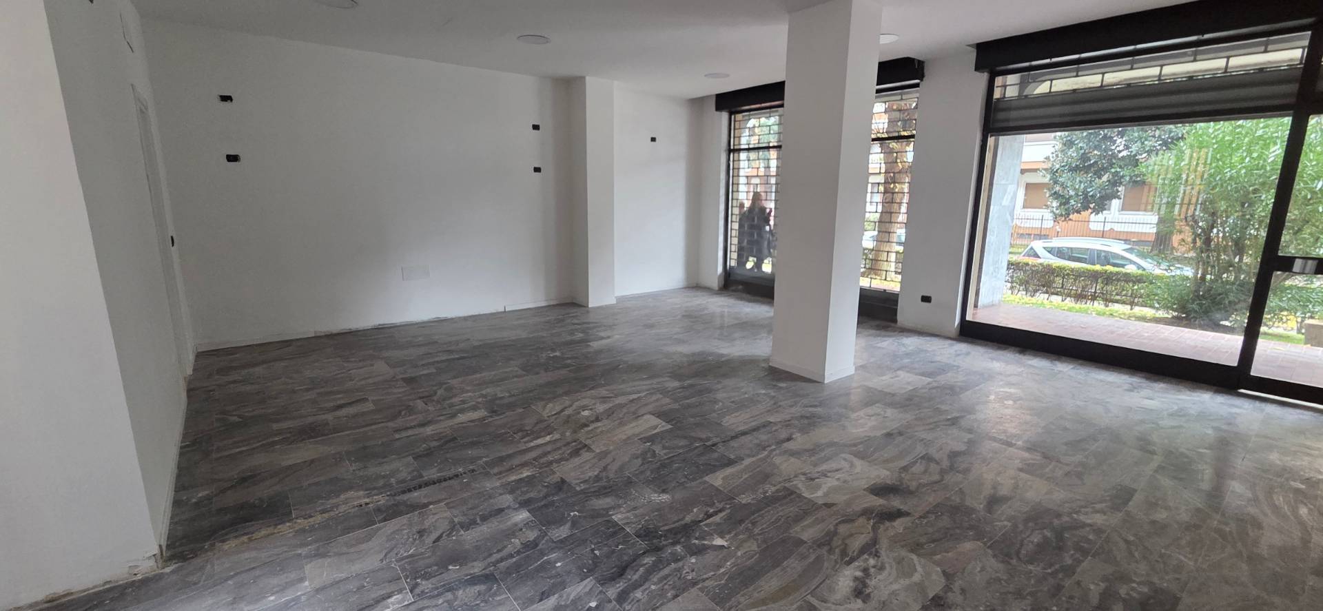 Locale commerciale in affitto a Opera