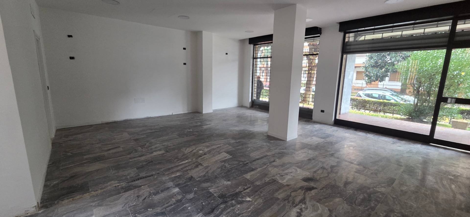 Locale commerciale in affitto a Opera