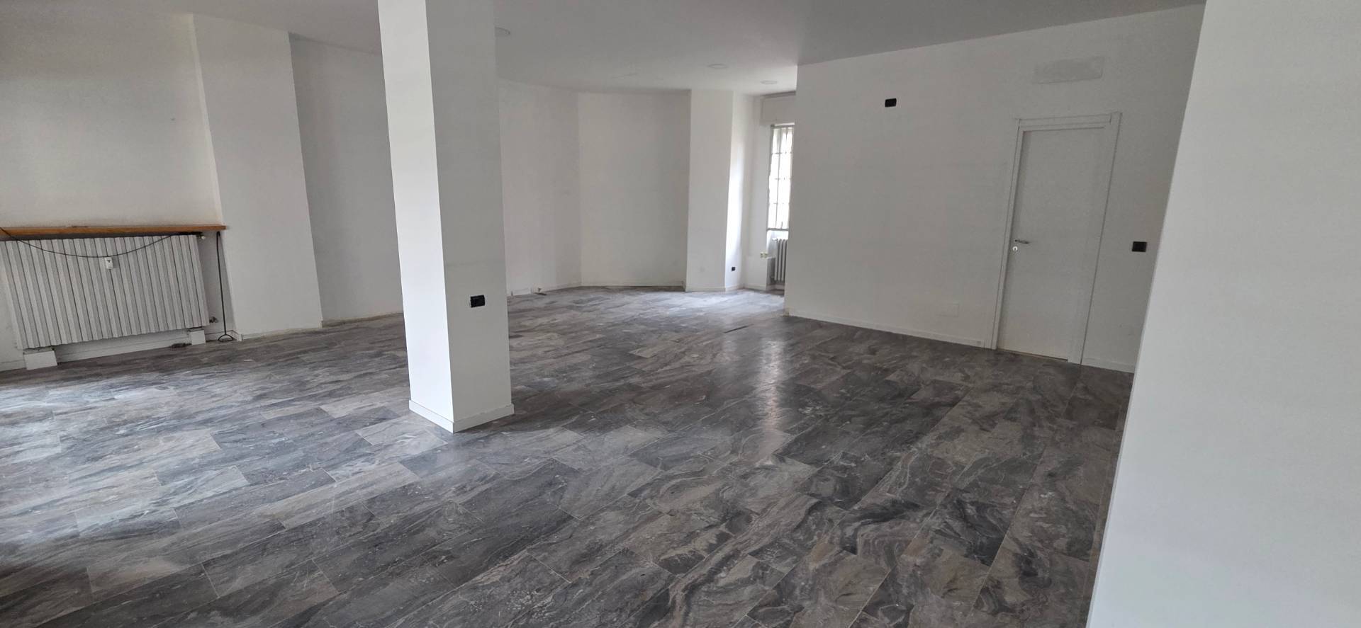 Locale commerciale in affitto a Opera