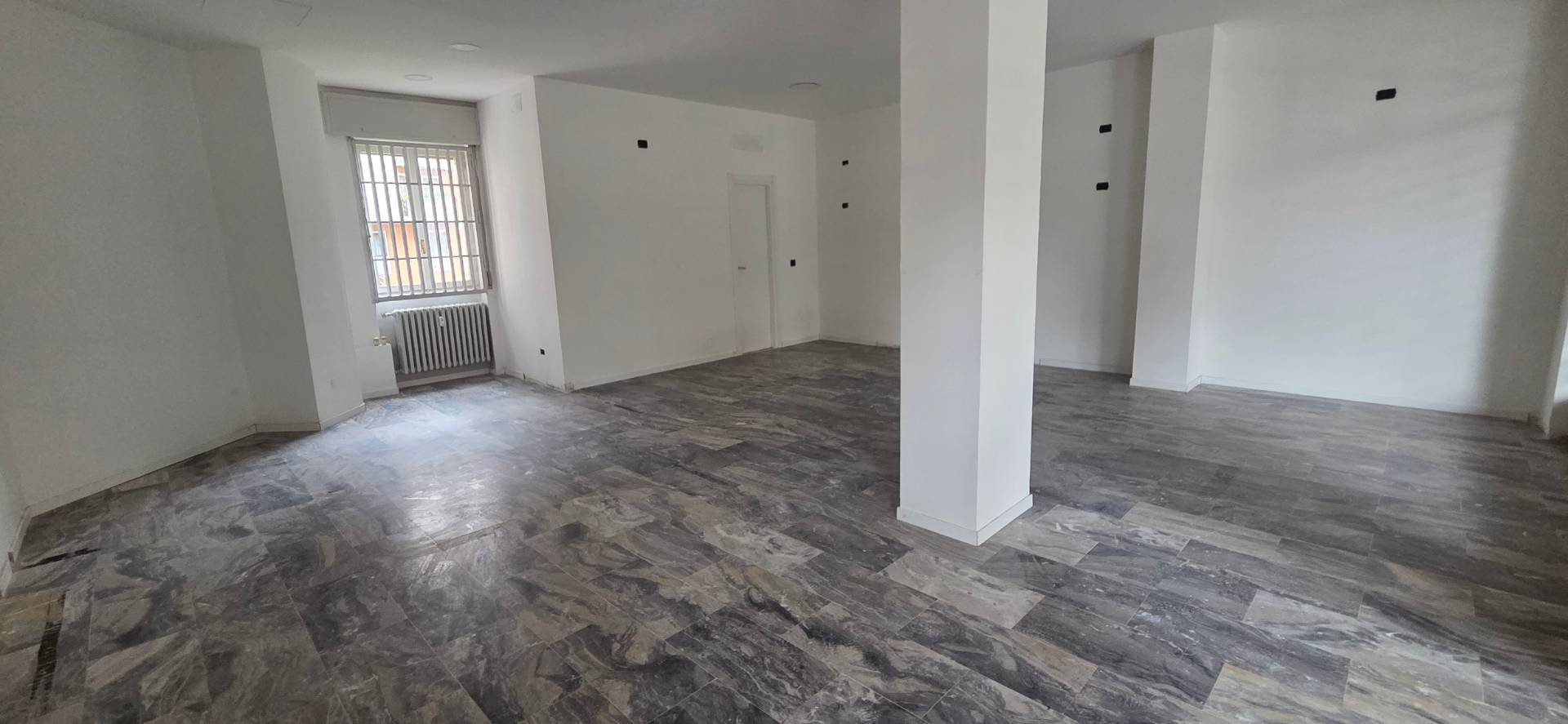 Locale commerciale in affitto a Opera