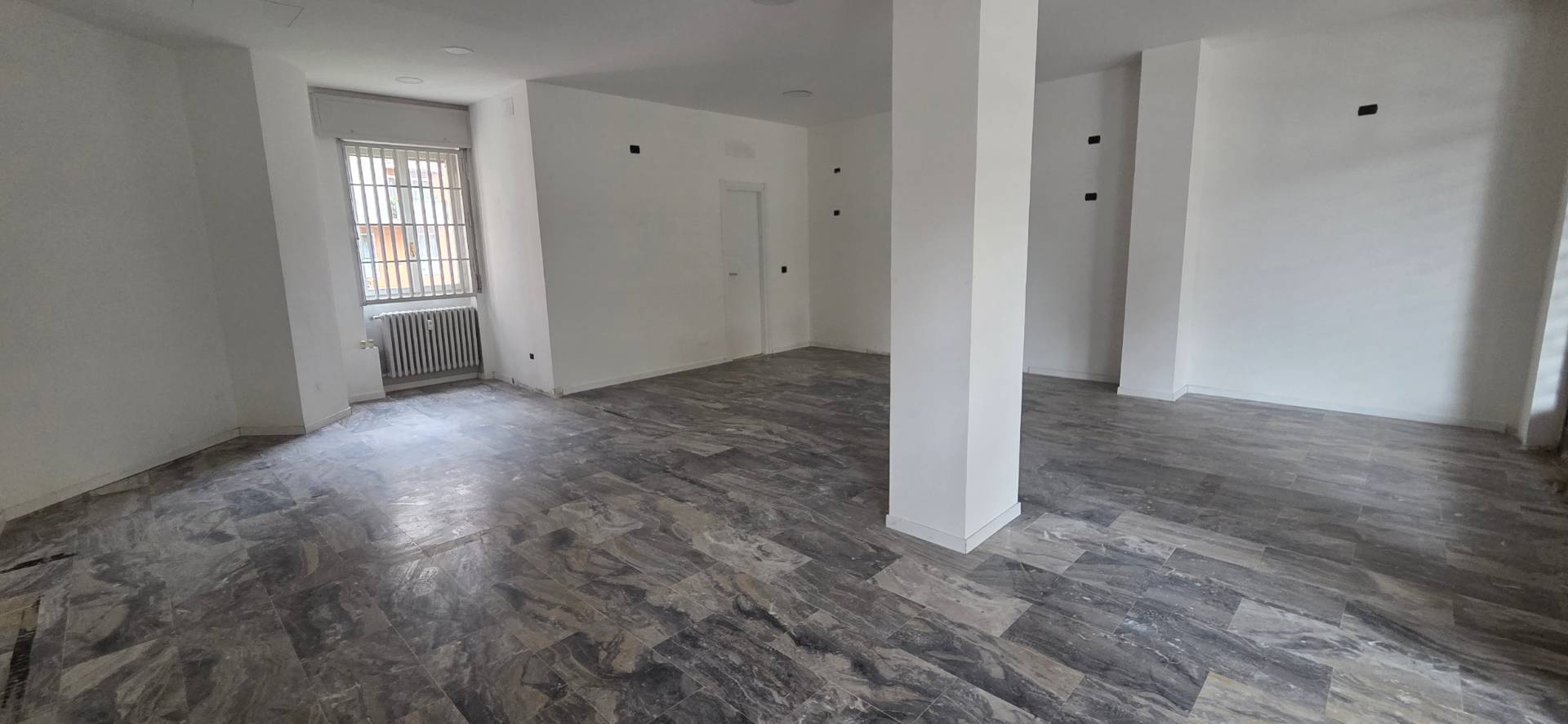 Locale commerciale in affitto a Opera