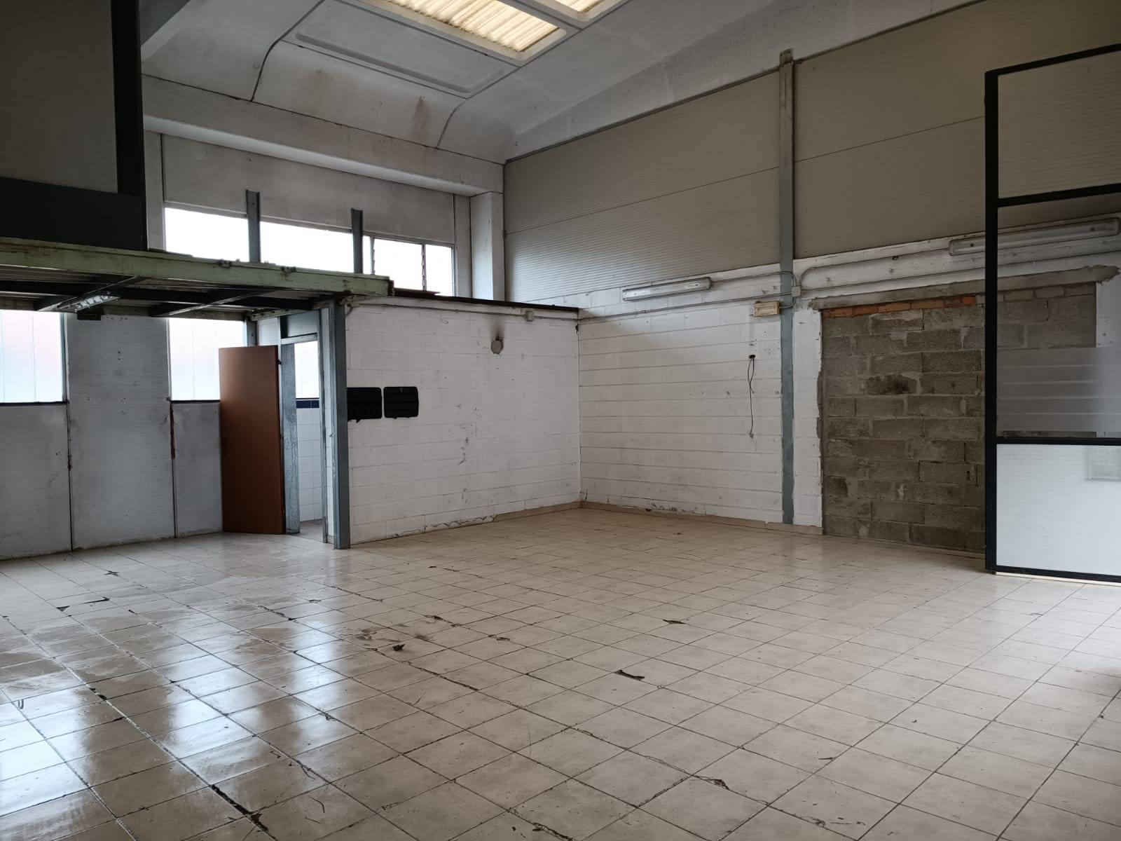 Capannone in vendita a Pieve Emanuele