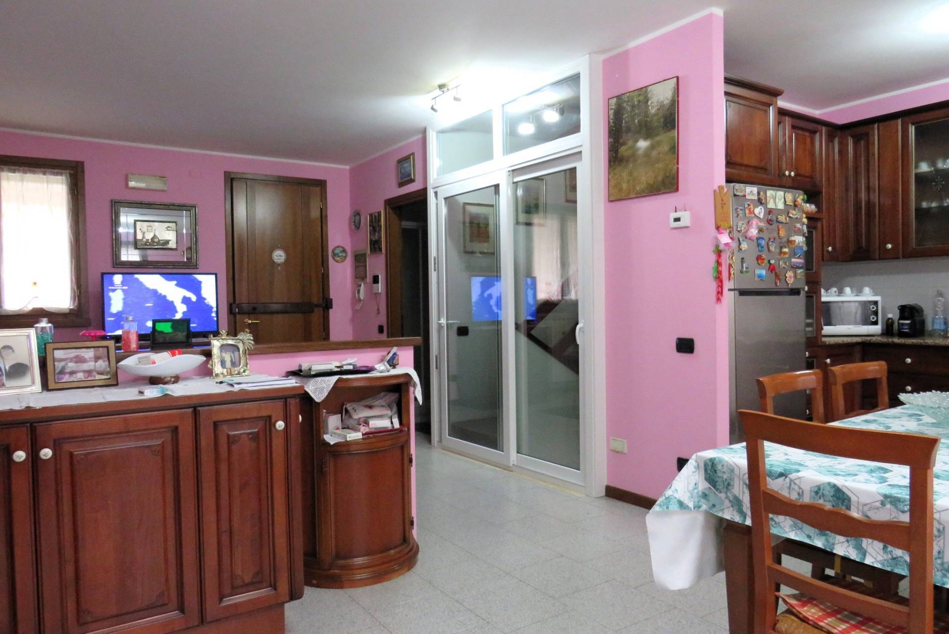 Villette a schiera in vendita a Opera