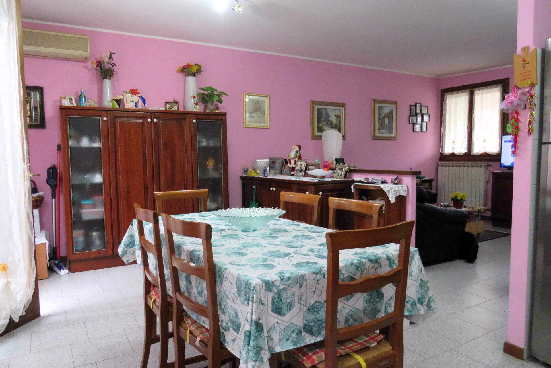 Villette a schiera in vendita a Opera