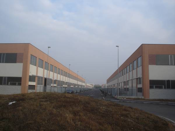 Capannone in vendita a Pieve Emanuele