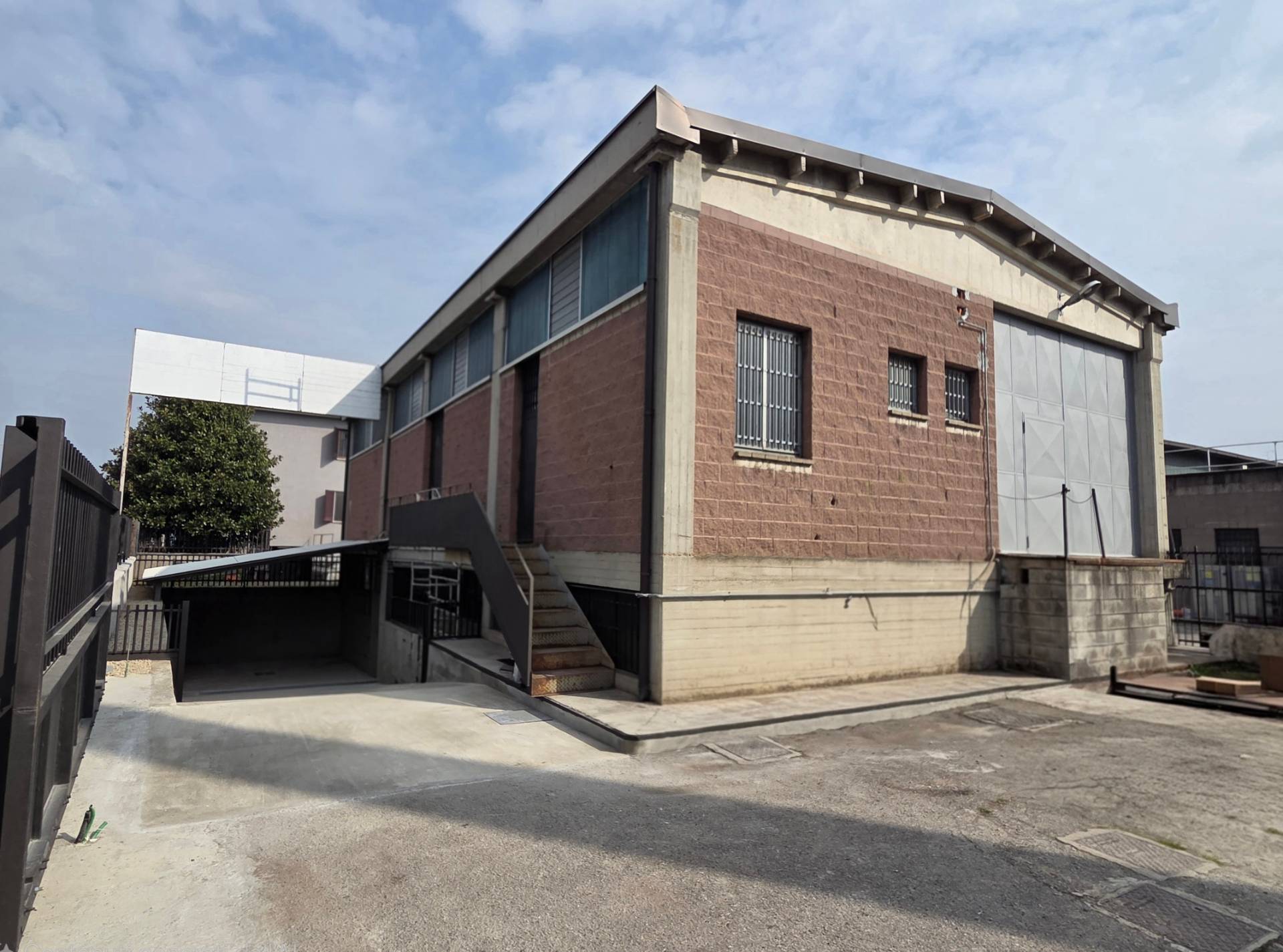 Capannone in affitto a Opera