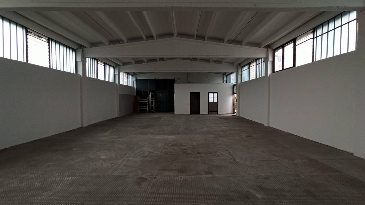 Capannone in affitto a Opera