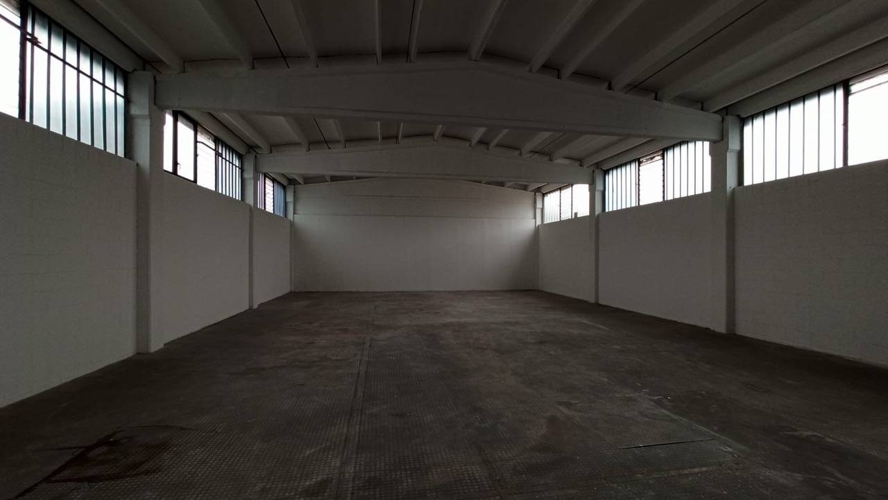 Capannone in affitto a Opera