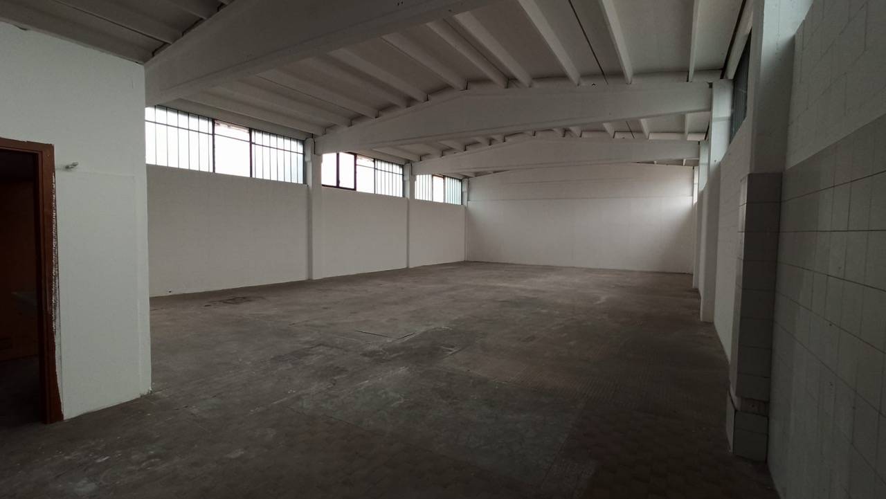 Capannone in affitto a Opera