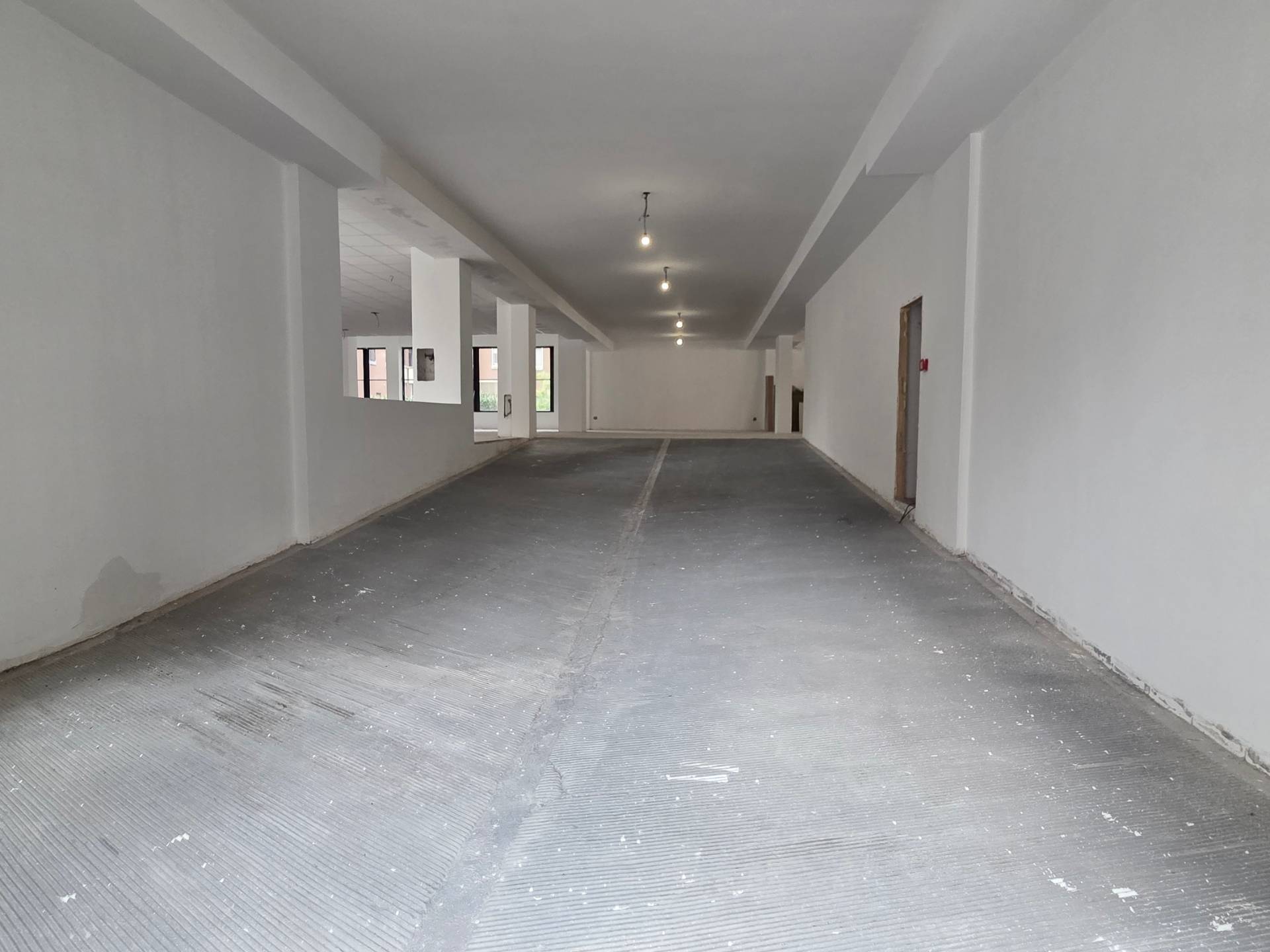 Locale commerciale in affitto a San Giuliano Milanese, San Giuliano