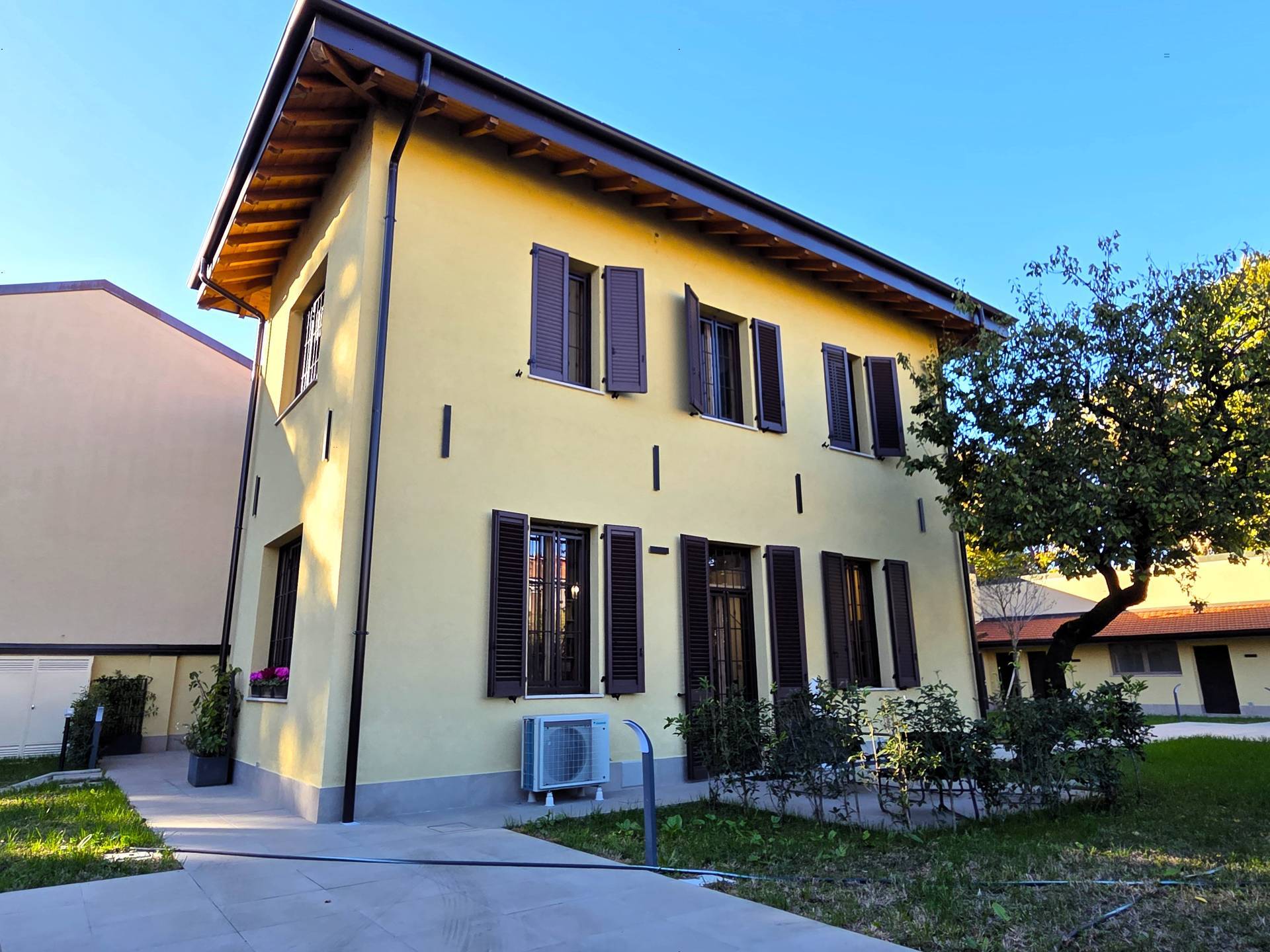 Casa semindipendente in vendita a Opera