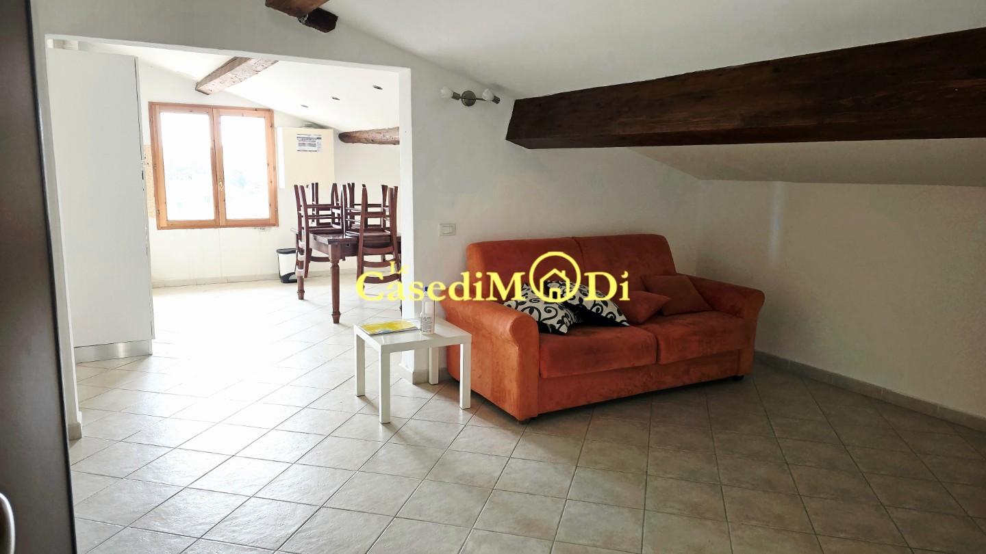 Trilocale arredato in affitto a Livorno