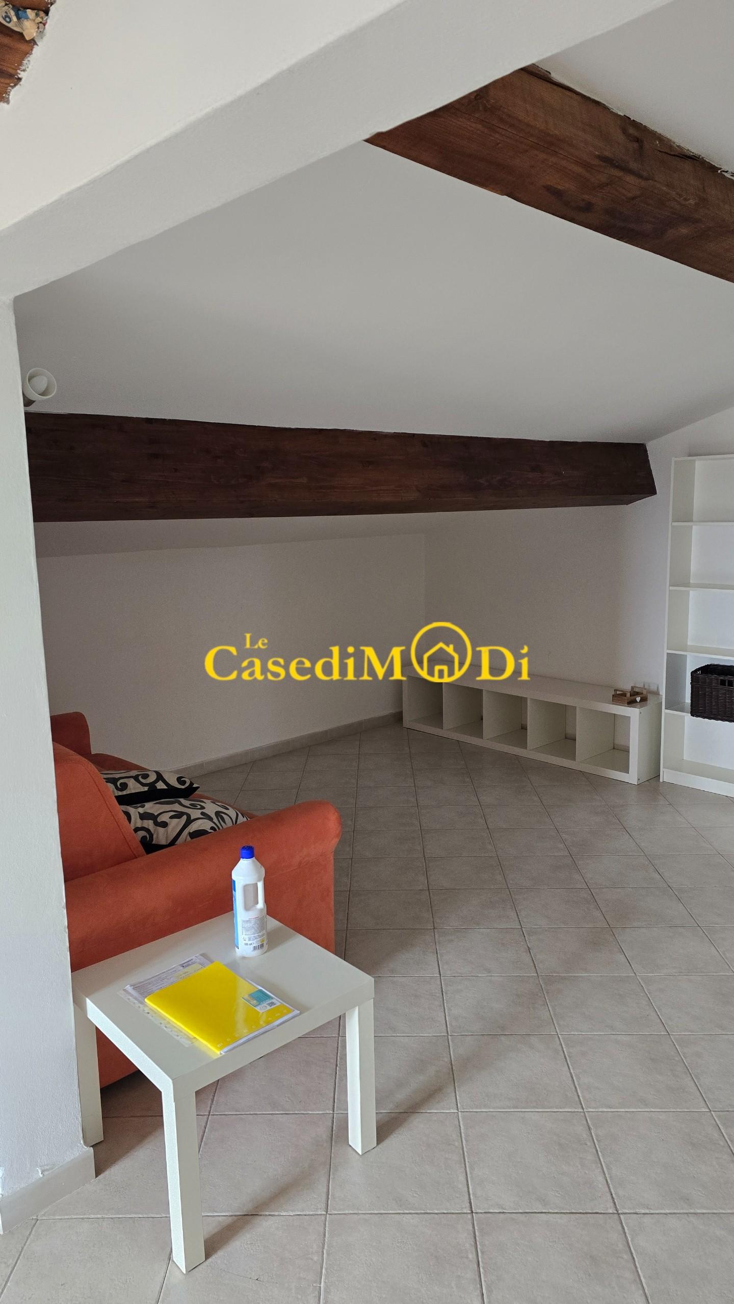 Trilocale arredato in affitto a Livorno