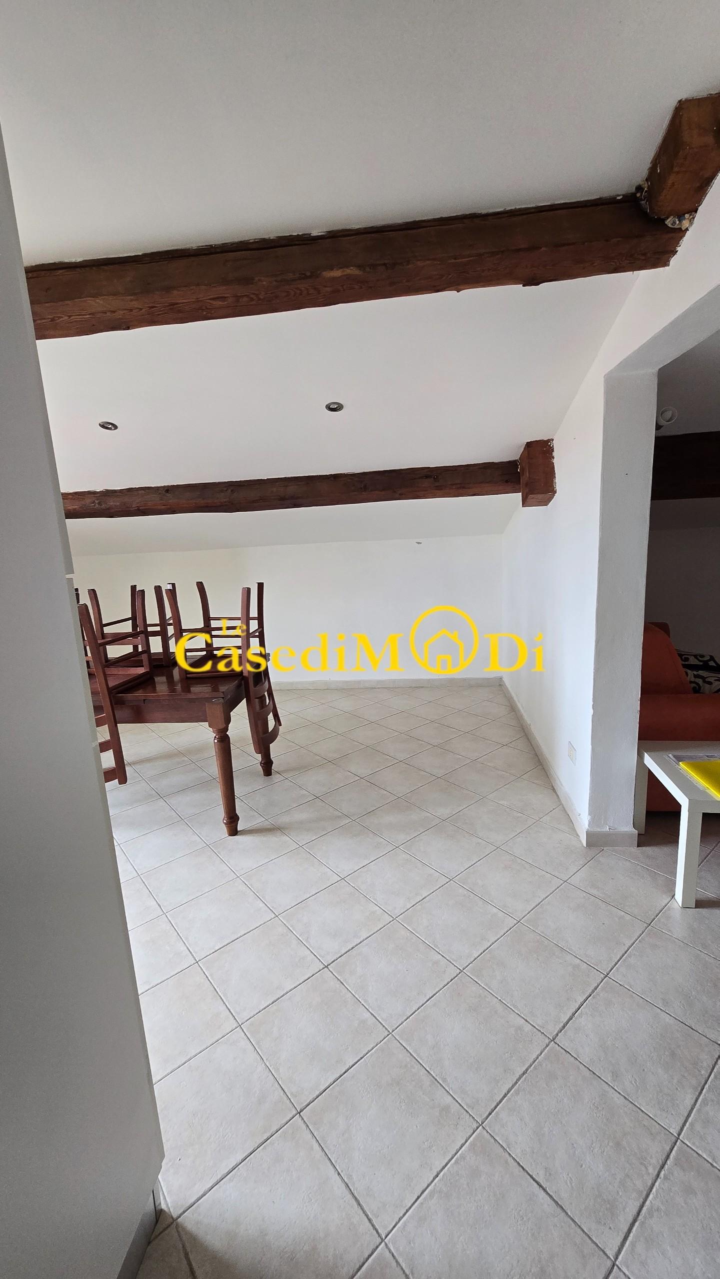 Trilocale arredato in affitto a Livorno