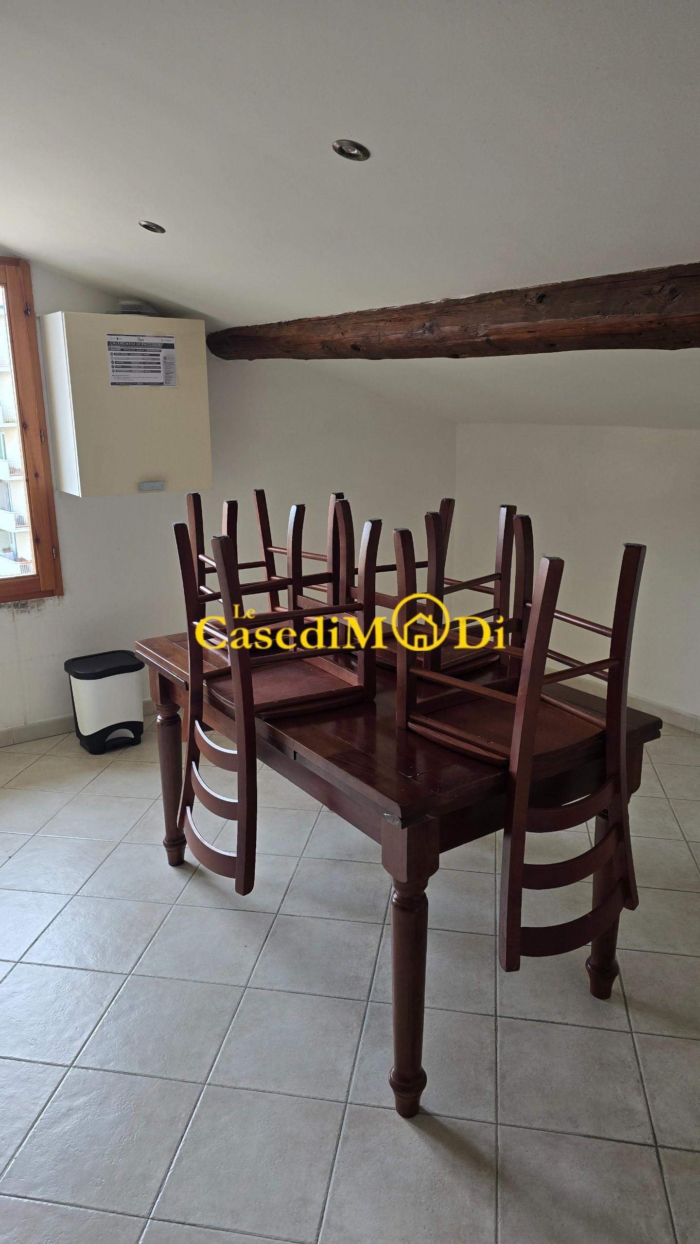 Trilocale arredato in affitto a Livorno