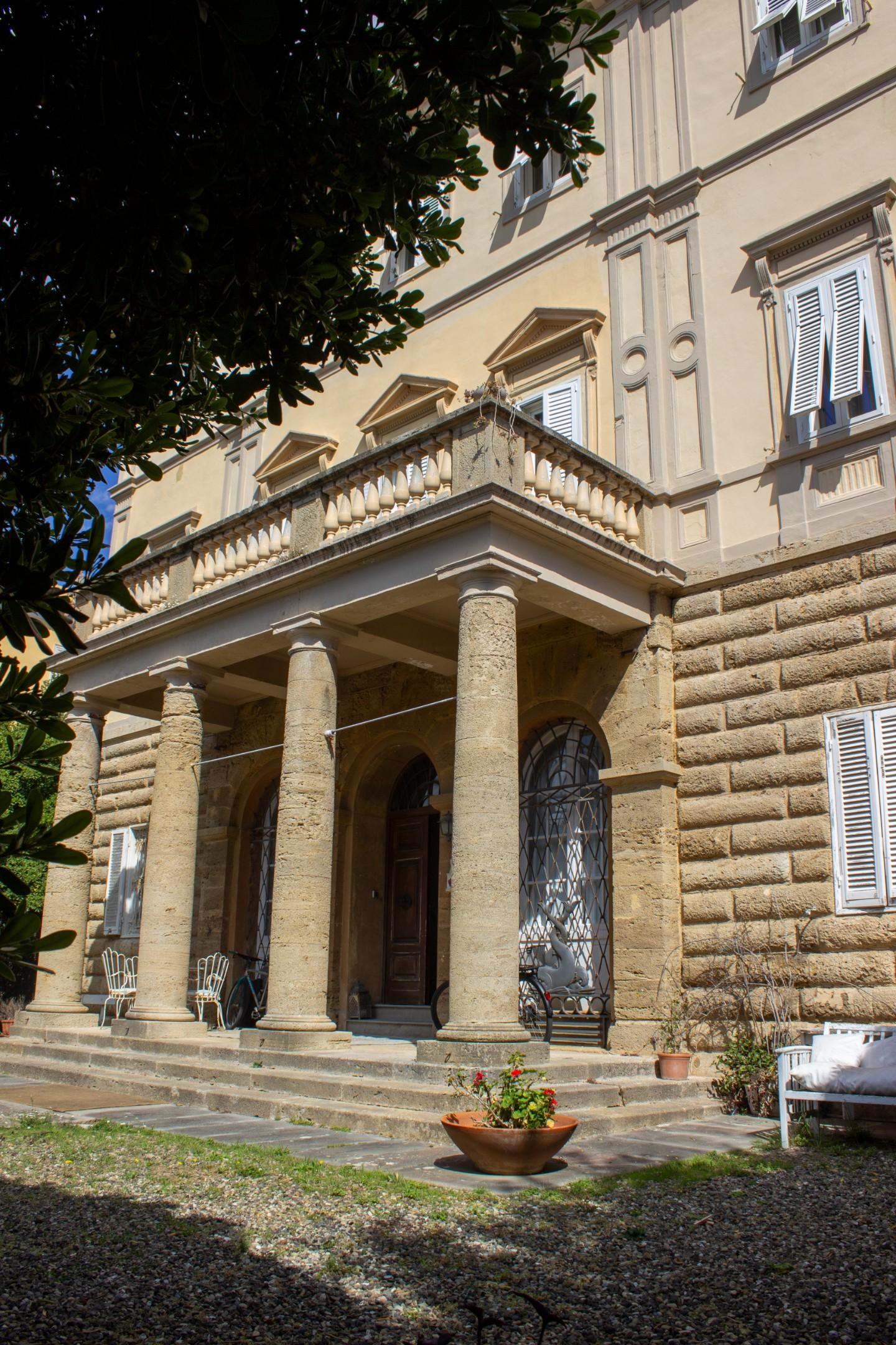 Villa con giardino, Livorno viale italia